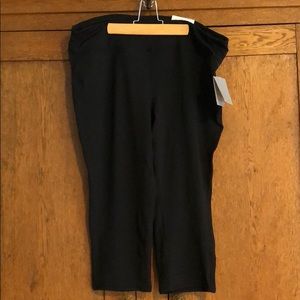 NWT Gapfit Capri leggings